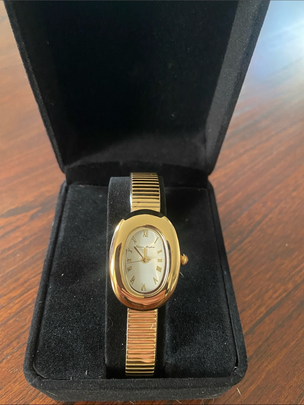 Classic Gold-Tone Oval Women's Bracelet Watch Heaven Mayhem